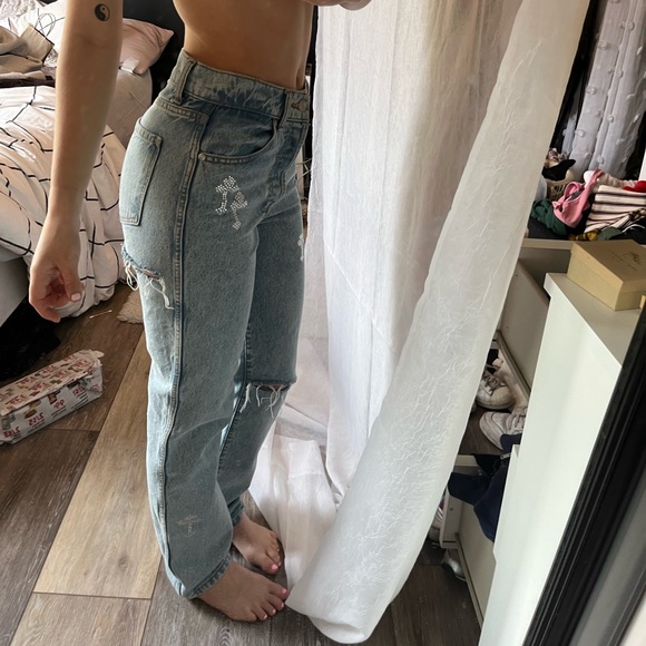 Revice bedazzling cross jeans steaight leg with butt rip - Picture 6 of 10